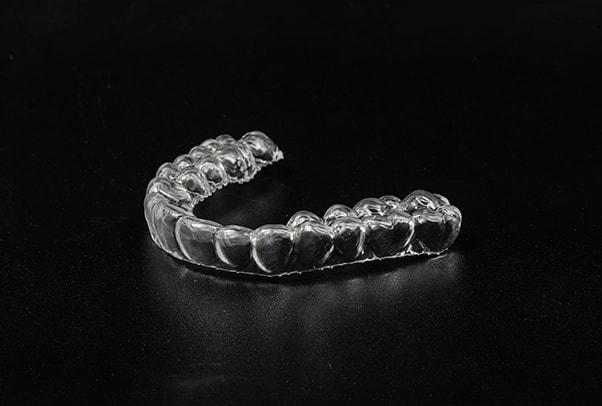 Vacuum-formed retainer detail