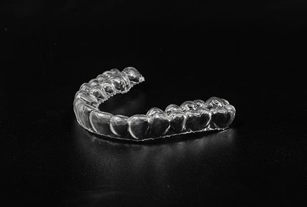 Vacuum-formed retainer detail